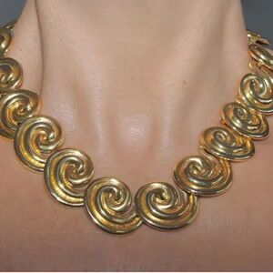 Vintage Elegant Gold Necklace you can see the little  details in the 4th photo